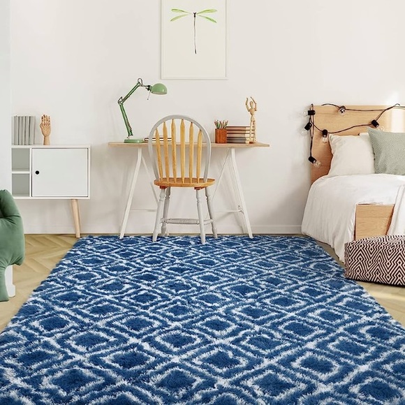 5’x8’ Geometric fluffy RUG - Picture 3 of 8